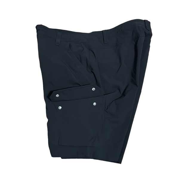 Men’s UNDER ARMOUR loose fit cargo shorts size 36 - Picture 3 of 6